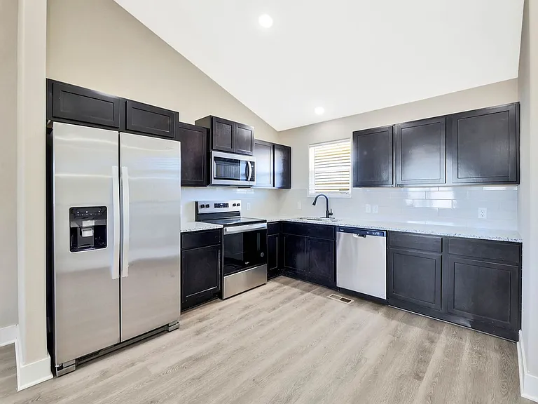 5298-5300 N Toben Dr — Photo 5