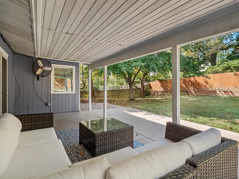Pepperwood Dr — Photo 24
