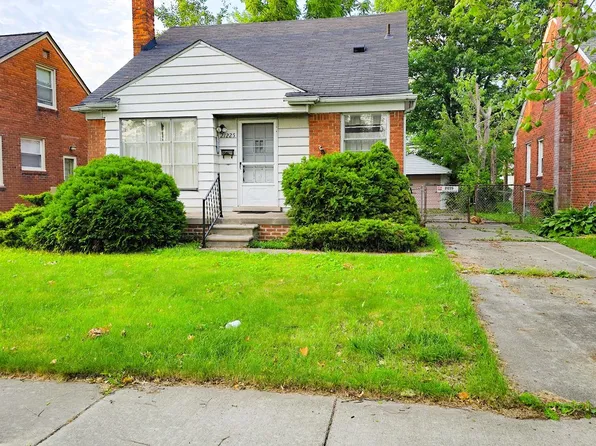 21225 Bournemouth St, Harper Woods, MI 48225