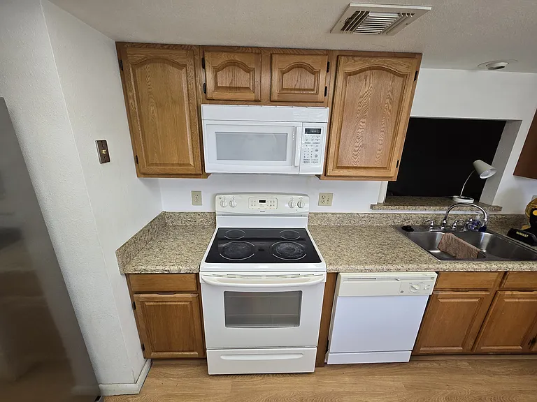 10615 Wyndcliff Dr — Photo 4
