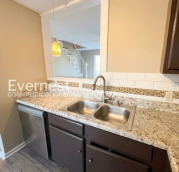 2542 Highland Trace Dr — Photo 3