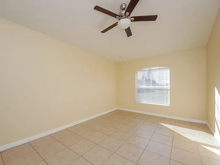 905 Derbyshire Dr — Photo 8