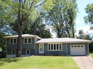 1062 Rice Creek Ter NE, Fridley, MN 55432