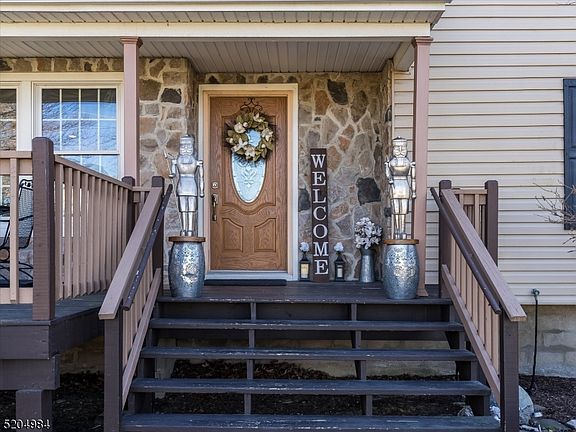 3rd image of 28 Mountainside Dr