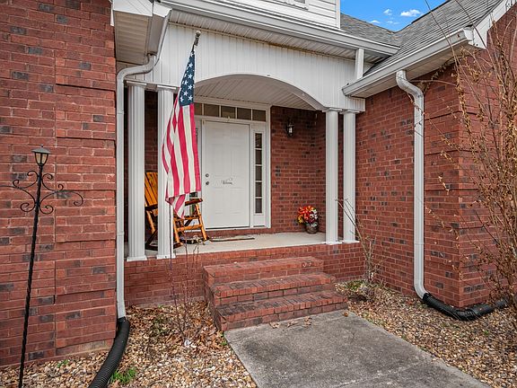 2nd image of 201 Oak Hollow Rd