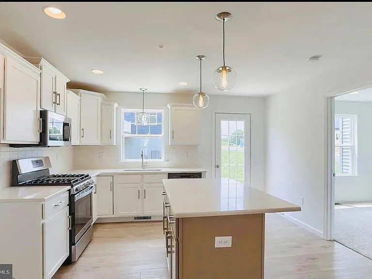 236 Highland Ct — Photo 5