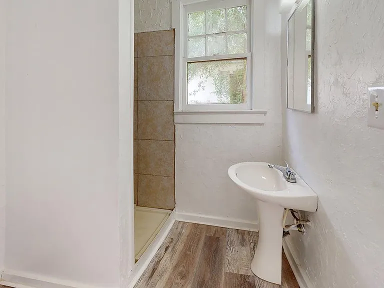 738 Wood St #A — Photo 15