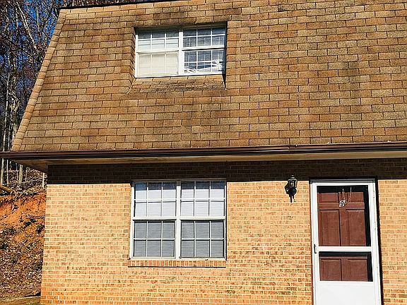 3rd image of 324-325 Maple Dr