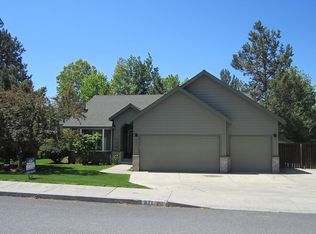 821 SE Shadowood Dr, Bend, OR 97702