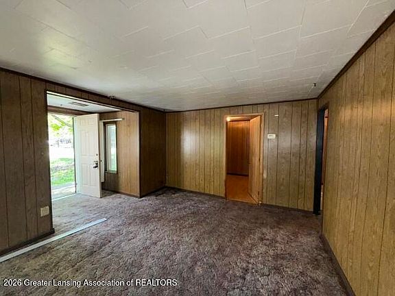 3rd image of 237 Earl Ct