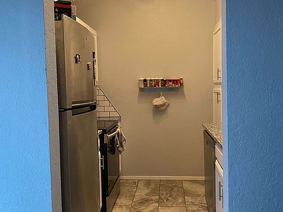 3rd image of 1402 Baylor St