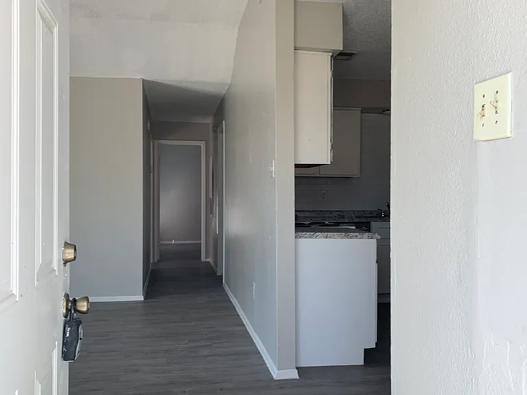 6114 W Mount Houston Rd #C — Photo 1