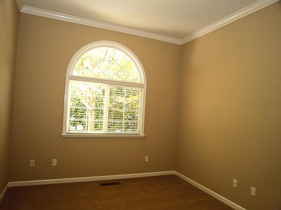 3rd image of 1035 Los Robles Ave