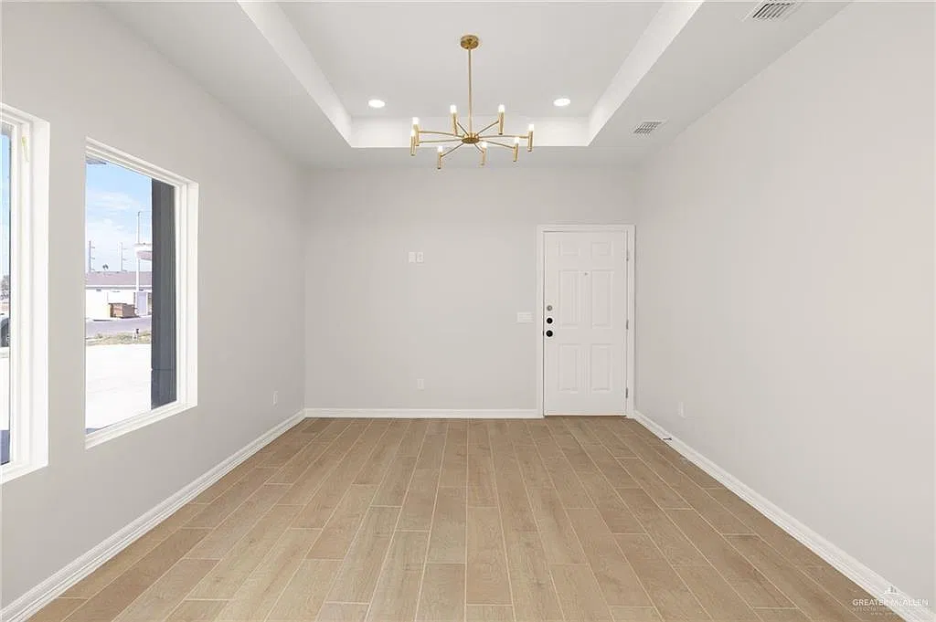 3 bed, 2.0 bath, 956 sqft, $1,150 — Photo 4