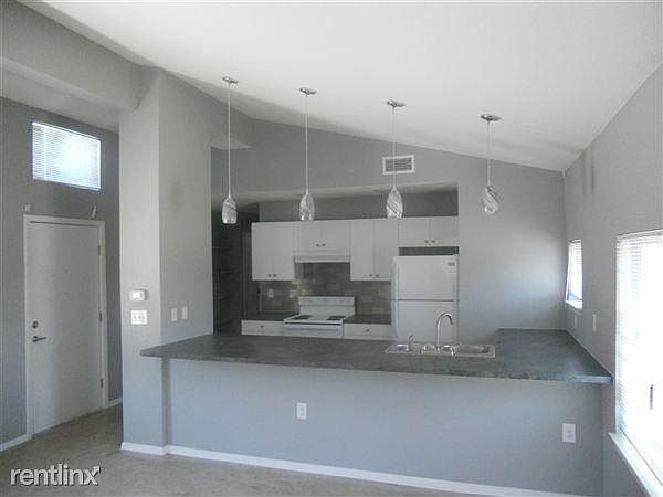 2nd image of 1018 Guadalupe Ybarra St