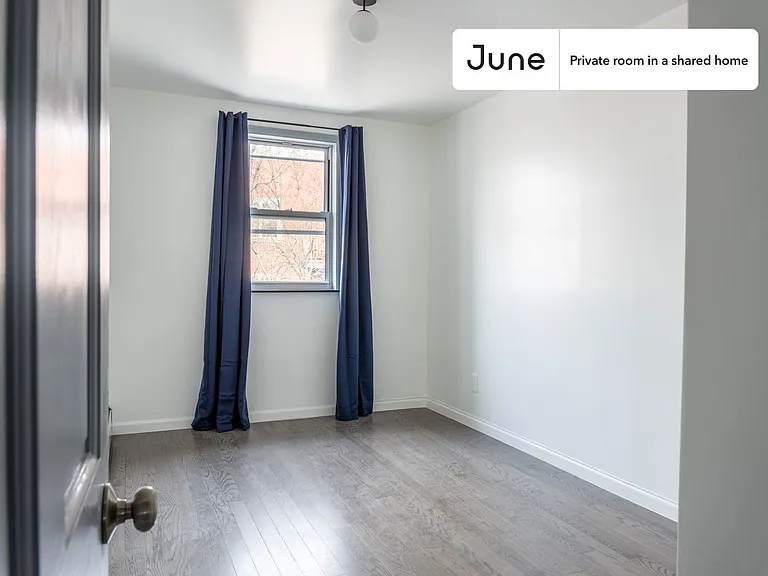 2572 Steinway St #A — Photo 2