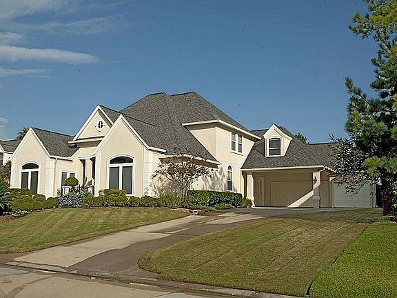 View of garage and porte cochere