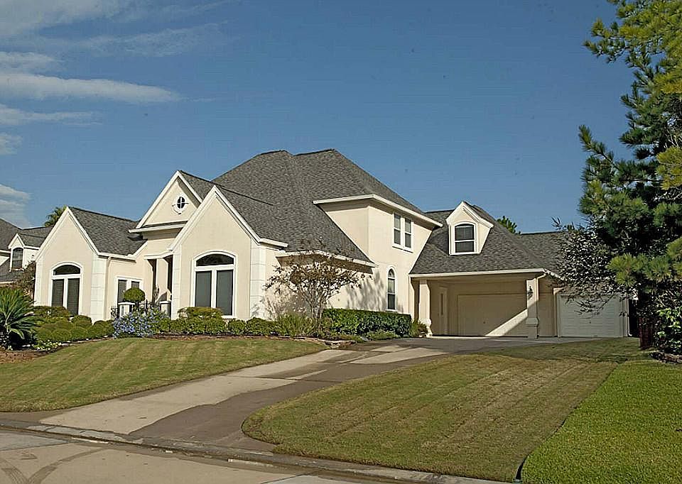 View of garage and porte cochere