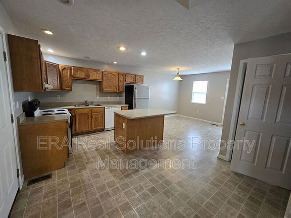 5th image of 1062 N West St