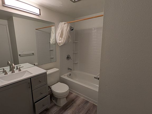 5th image of 211 Summit Ave E #S212