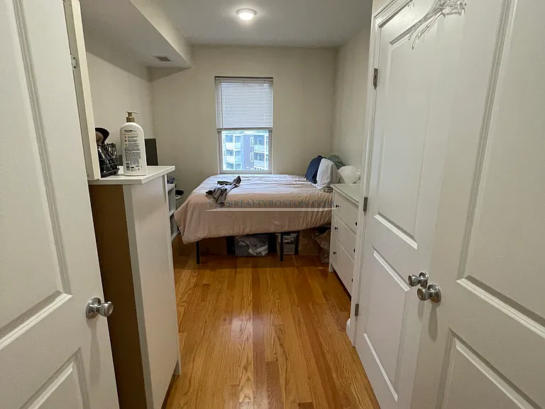 549 Washington St #6 — Photo 9
