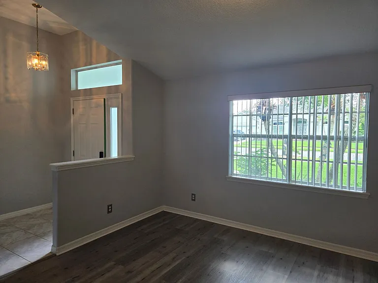 292 Carmel Dr — Photo 21