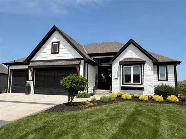 14510 S Parkhill St, Olathe, KS 66062