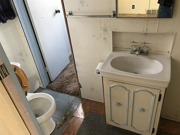 4th image of 109 1st St #21