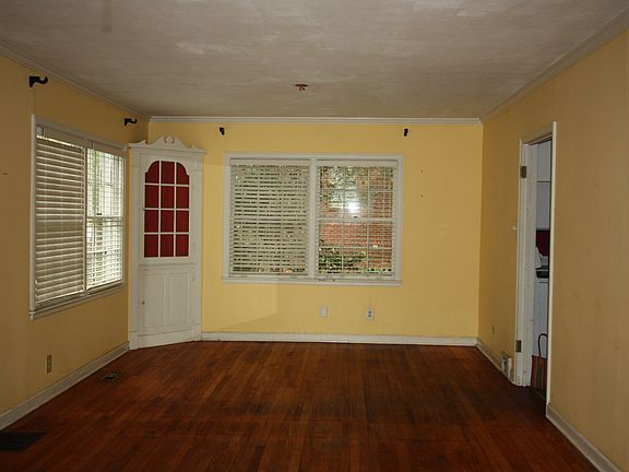 Den/Dining Area
