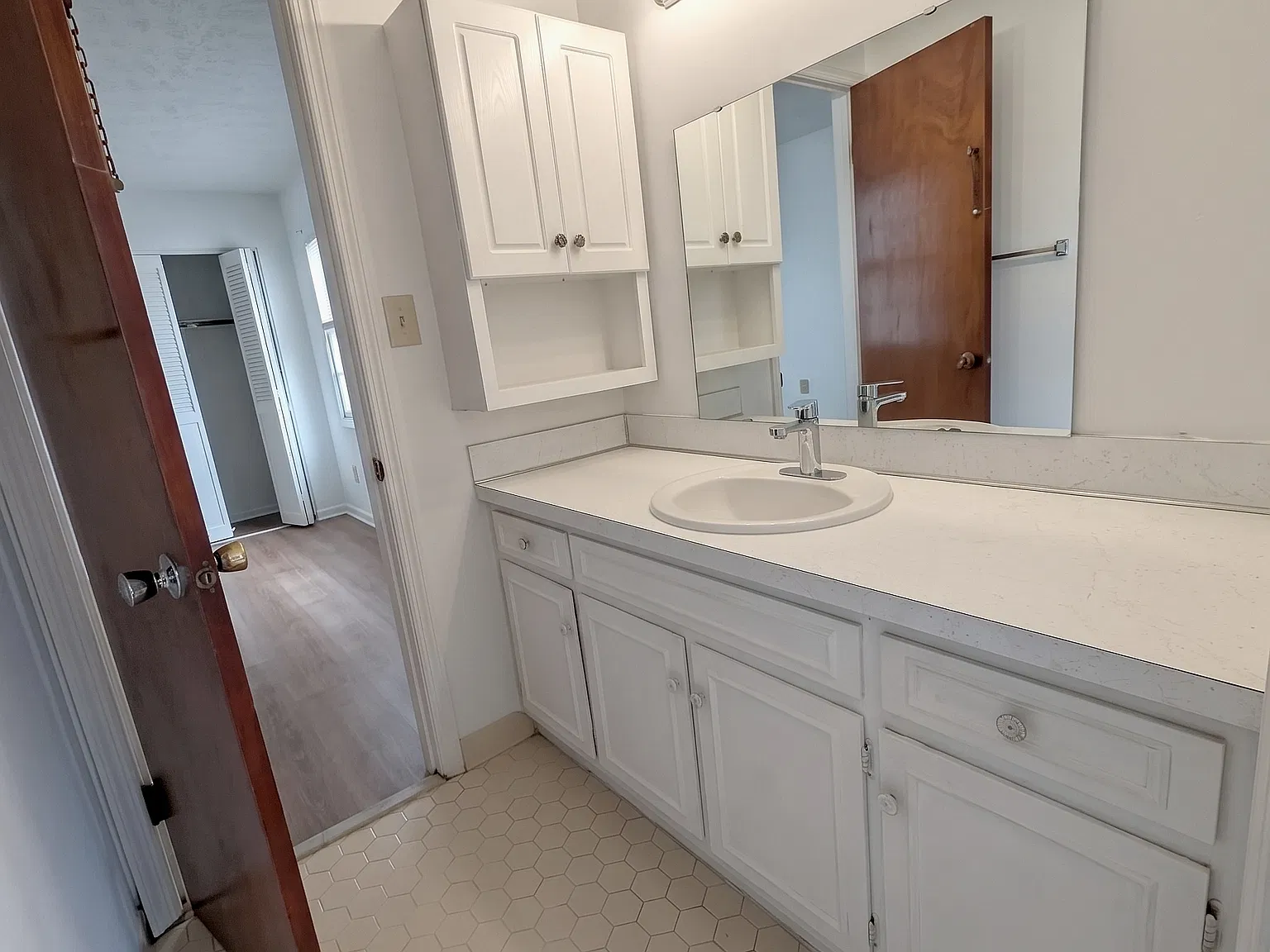 2 bed, $1,400 — Photo 4
