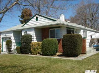 767 Pat Dr, West Islip, NY 11795