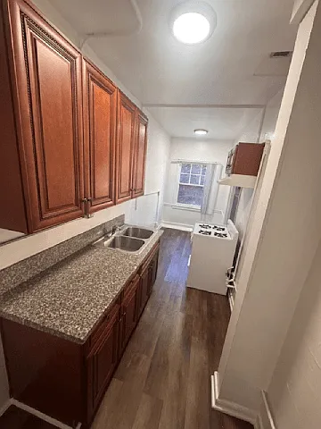 2500 S Hobart Blvd — Photo 7