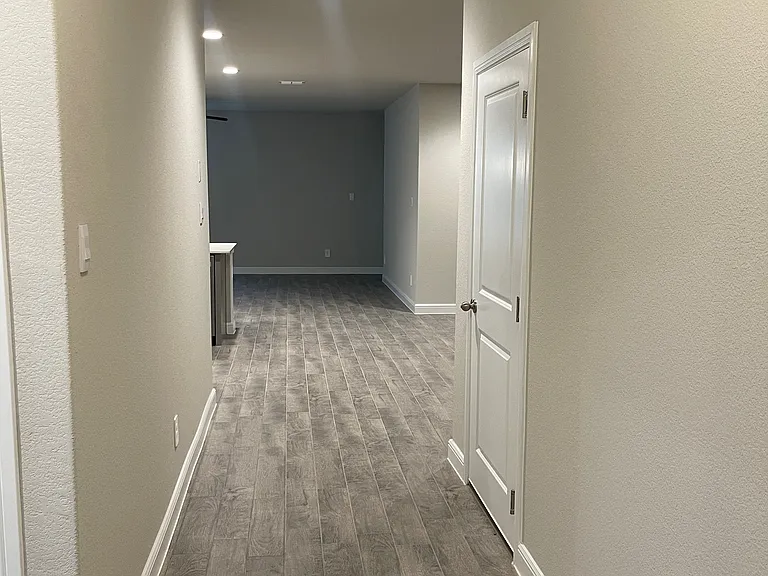 15537 Putney Way — Photo 2