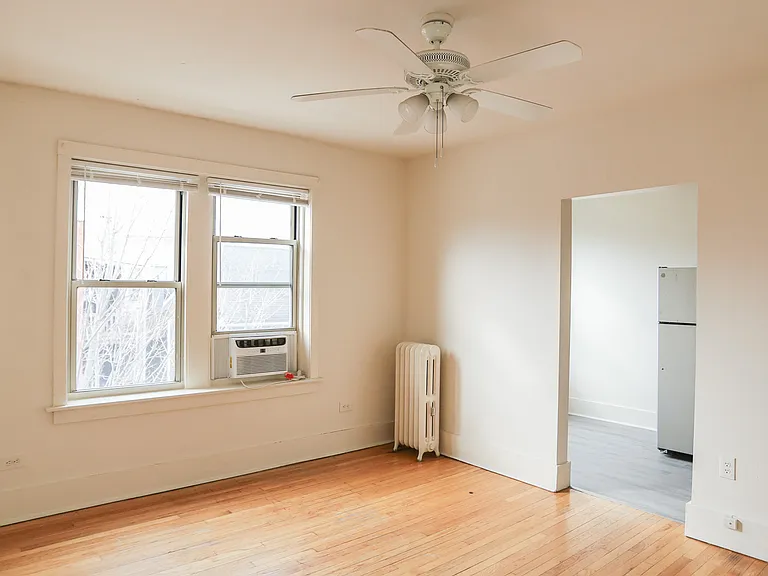 1101 W Roscoe St #22 — Photo 1