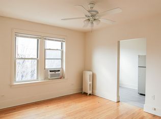 1101 W Roscoe St #22, Chicago, IL 60657