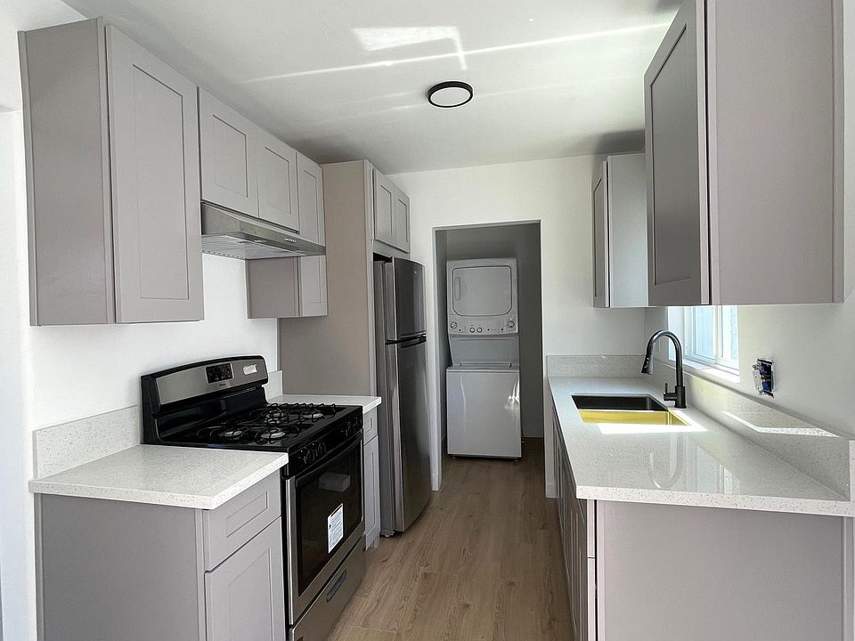 1st image of 955 N Hicks Ave