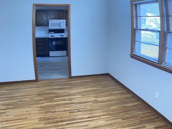 Bonus room between living room and kitchen