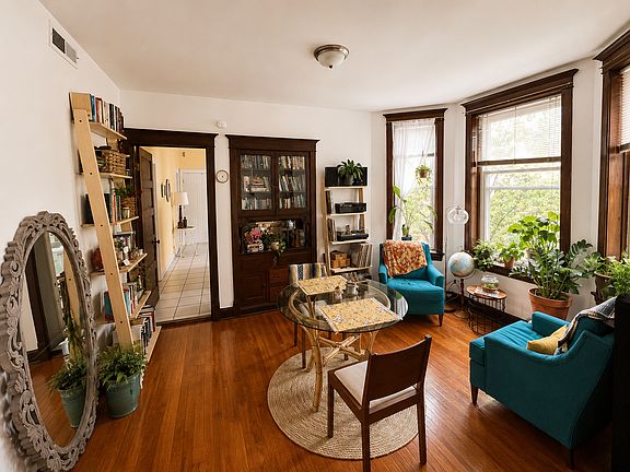 2nd image of 3109 W Schubert Ave #2