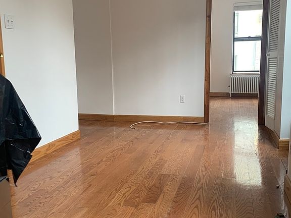 4th image of 261 E 10th St APT 15