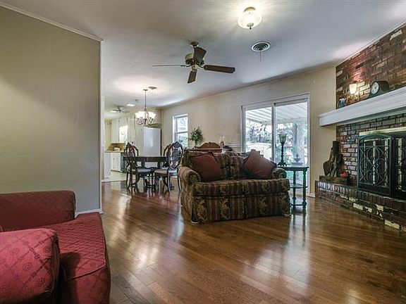 4th image of 732 Bedford Ct W