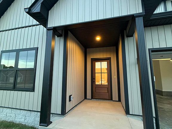 2nd image of 464 Pinehurst Way