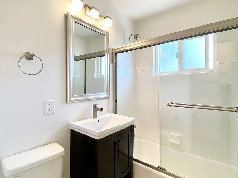 1211 Jefferson St — Photo 2