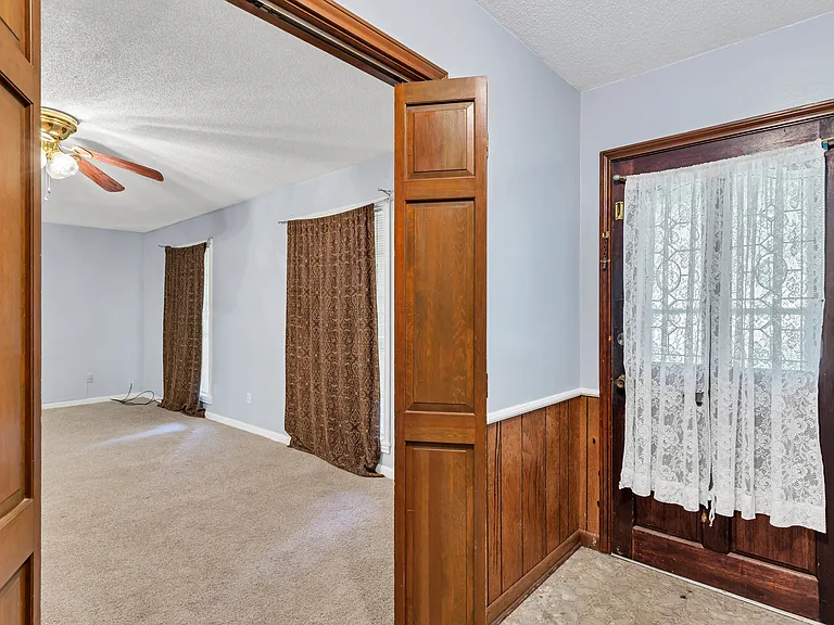 334 Fendler Pkwy — Photo 22