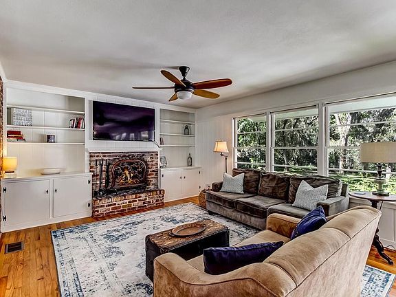 3rd image of 1835 Highland Dr