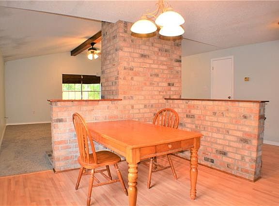 5th image of 2128 Greenwood Dr