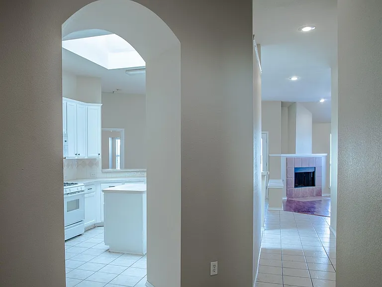 6823 Woodcrest Ln — Photo 8