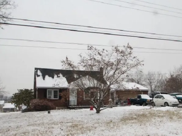 889 Crestview Ln, Pottstown, PA 19464