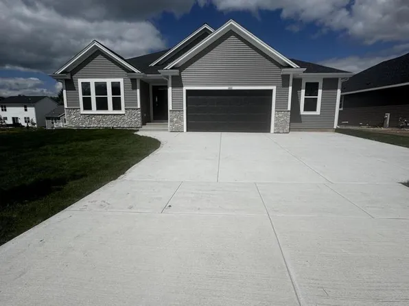 1027 Waterstone COURT, Pewaukee, WI 53072