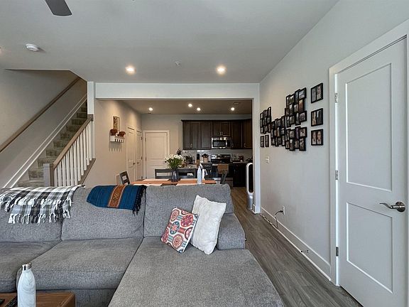 5th image of 622 Noush Ct Unit A