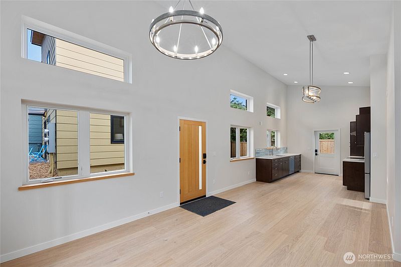 3rd image of 8623 30th Avenue SW